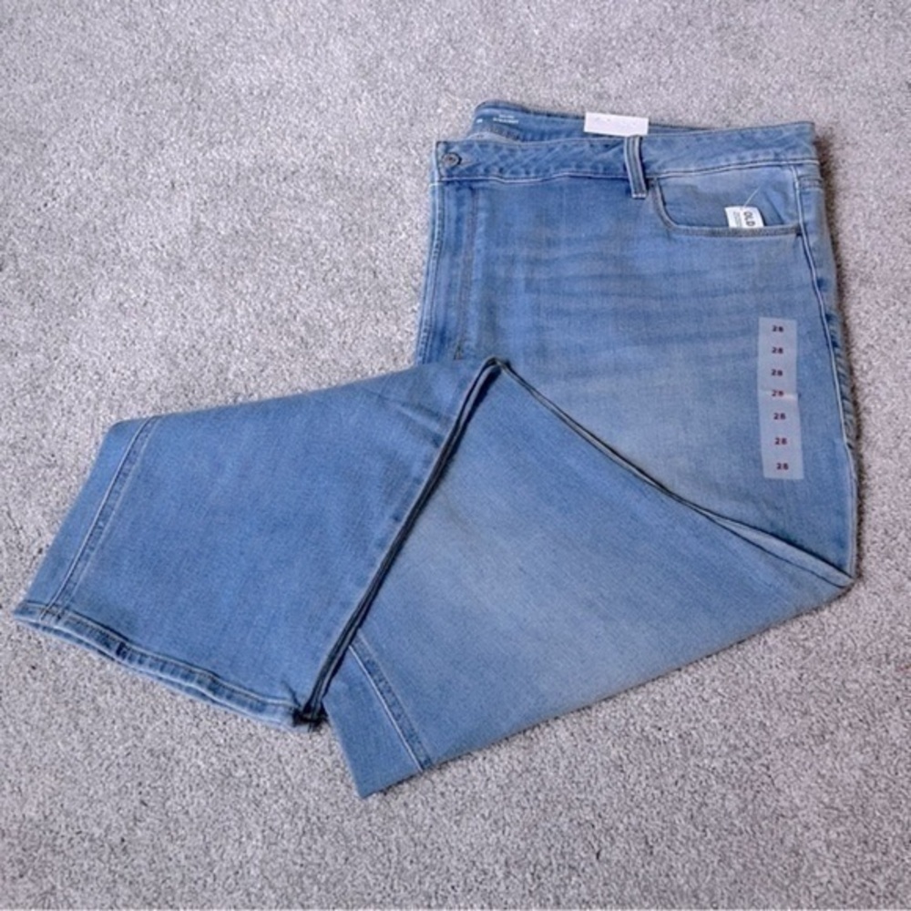 NWT Women’s mid rise straight plus size jeans size 28
